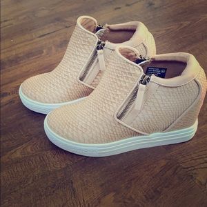 NEW WOMEN’S FAUX LEATHER PLATFORM WEDGE SNEAKERS